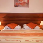 Venus Homestay *