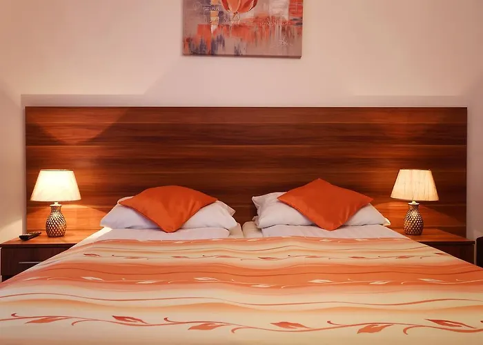 Venus Проживание в семье *